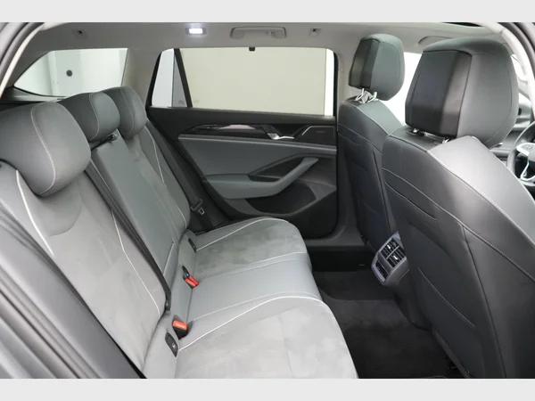 VOLKSWAGEN Passat SW (2025) — foto 13 van 33