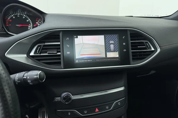 Peugeot 308 (2019) — foto 5 van 26