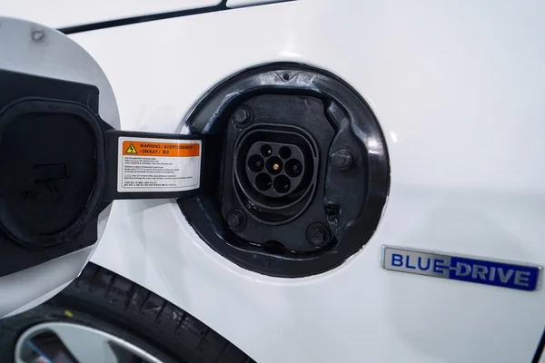 Hyundai Ioniq PHEV (2018) — foto 3 van 54