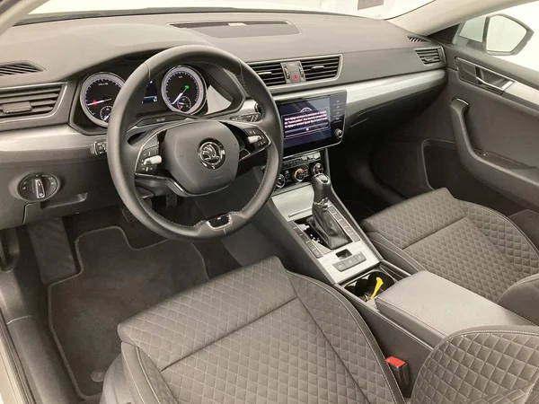 SKODA Superb Combi (2020) — foto 10 van 35