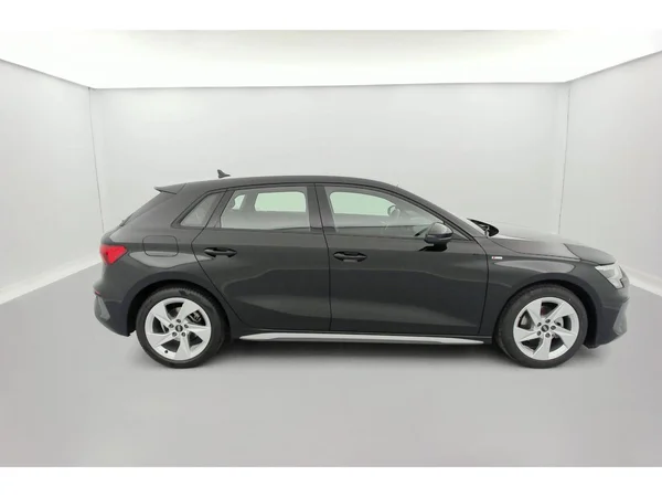 AUDI A3 Sportback (2022) — foto 2 van 36