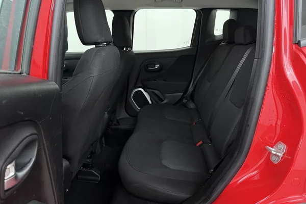 Jeep Renegade (2019) — foto 24 van 25