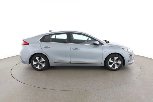 Hyundai Ioniq (2016) — foto 13 van 16
