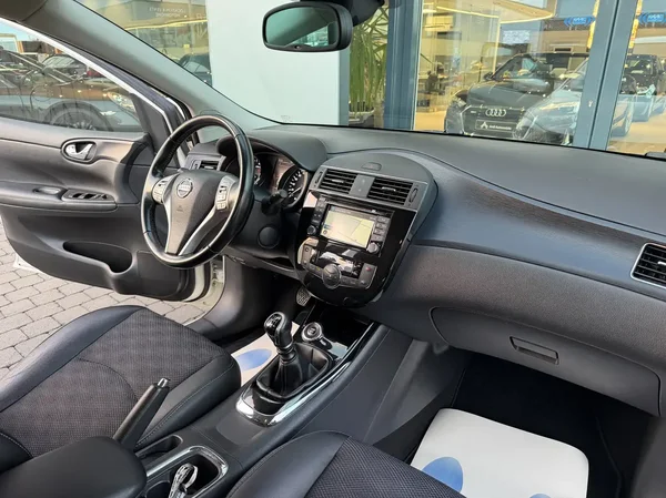 Nissan Pulsar (2017) — foto 20 van 20