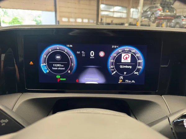 VOLKSWAGEN Tiguan (2025) — foto 6 van 24