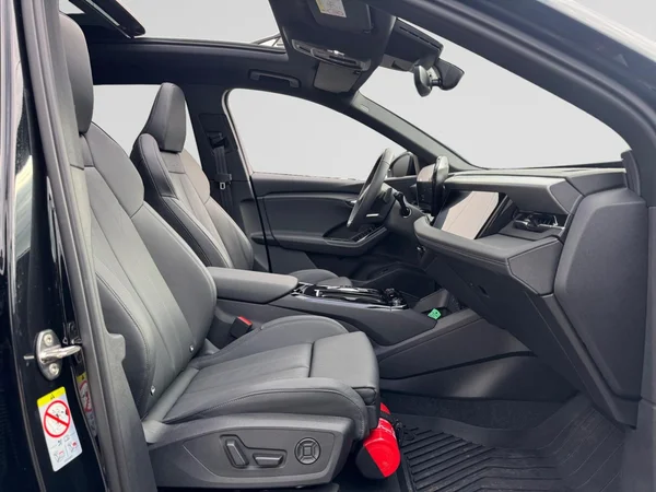 AUDI Q6 e-tron (2025) — foto 8 van 24