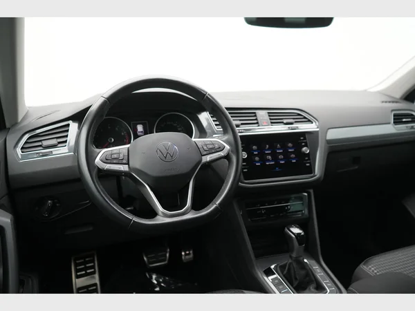VOLKSWAGEN Tiguan (2021) — foto 5 van 29