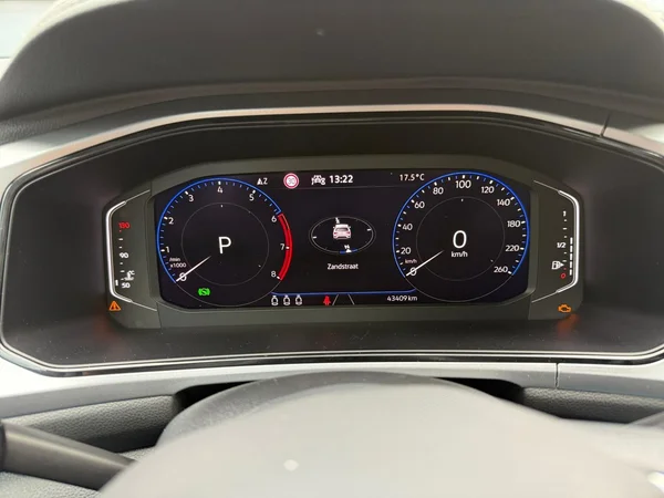 VOLKSWAGEN T-Roc (2022) — foto 7 van 23