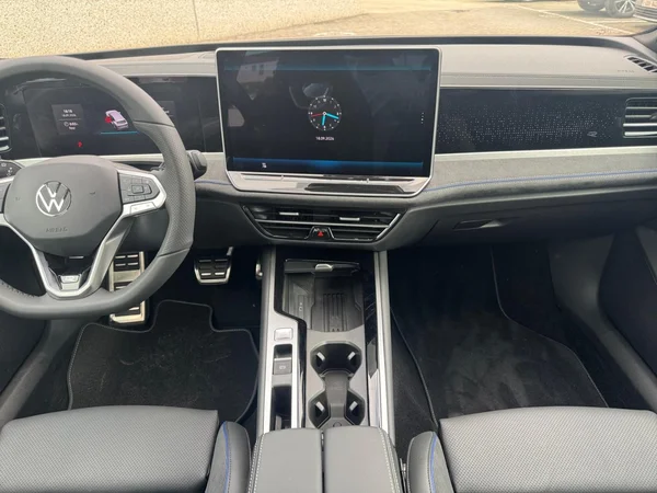 VOLKSWAGEN Passat Variant eHybrid (PHEV) (2026) — foto 13 van 18