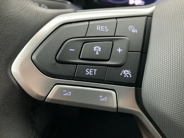 VOLKSWAGEN Golf VIII SW (2024) — foto 18 van 36