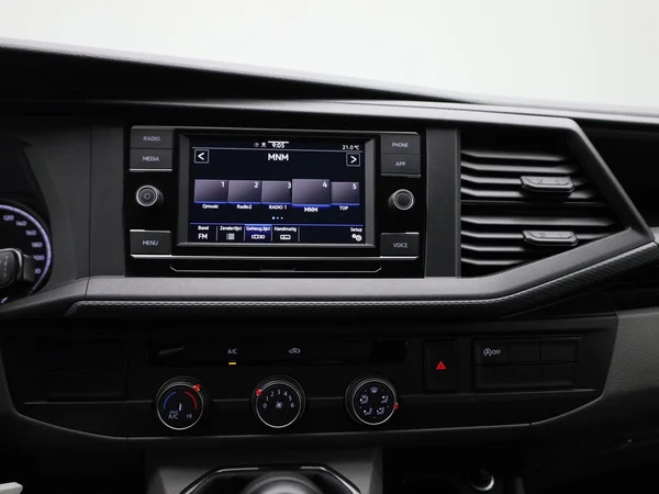 Volkswagen Transporter (2023) — foto 38 van 38