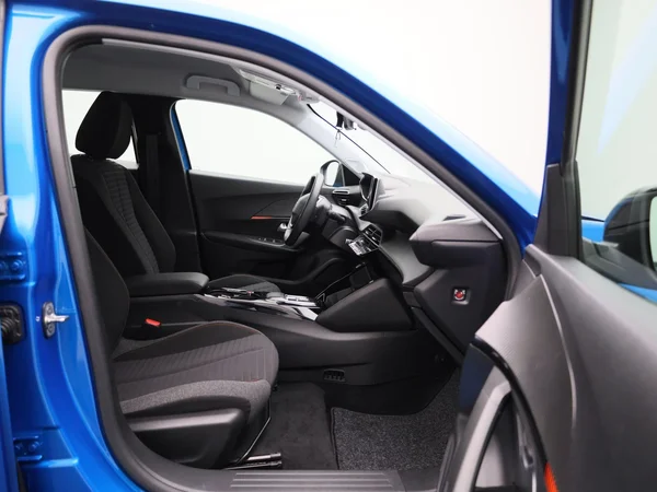 Peugeot e-2008 (2022) — foto 28 van 42