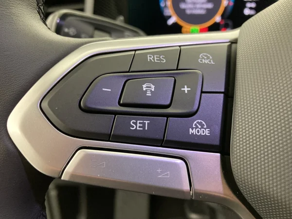 VOLKSWAGEN Passat SW (2025) — foto 3 van 36
