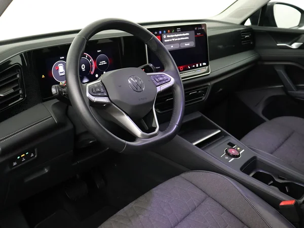 VOLKSWAGEN Tiguan (2025) — foto 10 van 19