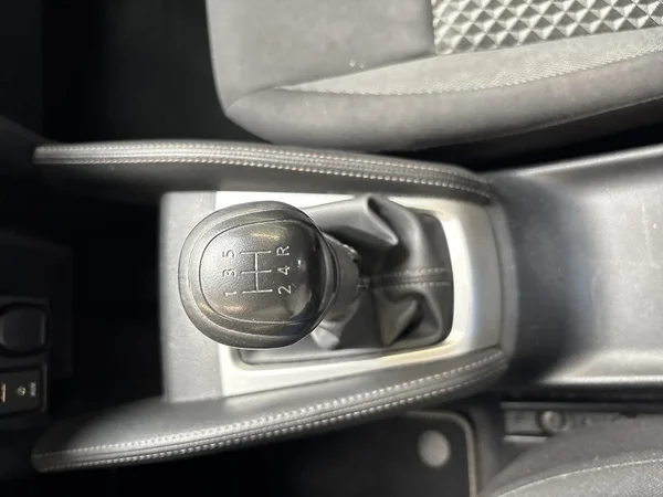 Nissan Micra (2018) — foto 8 van 18