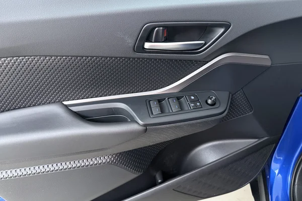 Toyota C-HR Hybrid (HEV) (2021) — foto 8 van 26