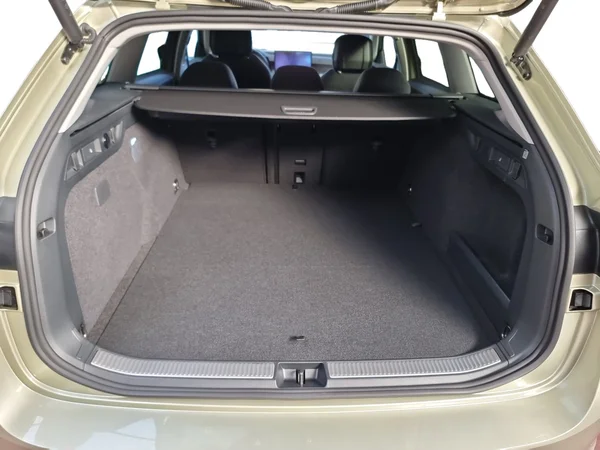 SKODA Superb Combi PHEV (2025) — foto 16 van 16