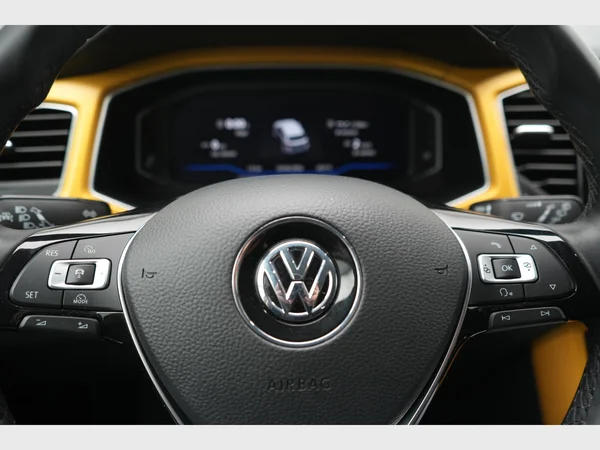 VOLKSWAGEN T-Roc (2018) — foto 17 van 25