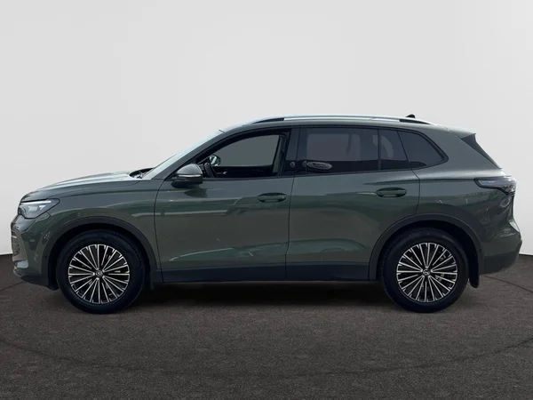 VOLKSWAGEN Tiguan (2024) — foto 7 van 22