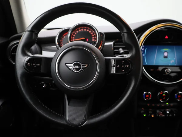 MINI One (2021) — foto 35 van 37