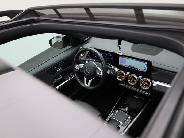 Mercedes-Benz EQB (2023) — foto 39 van 53