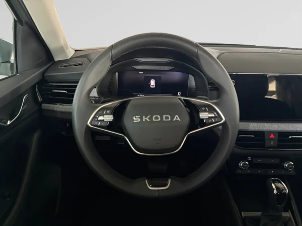 SKODA Kamiq (2025) — foto 9 van 24