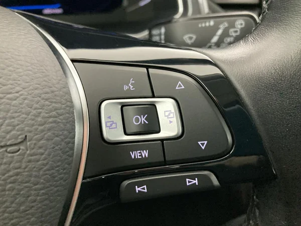 VOLKSWAGEN T-Roc (2021) — foto 4 van 36