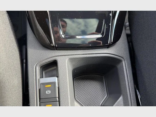Volkswagen T-Roc (2024) — foto 16 van 26