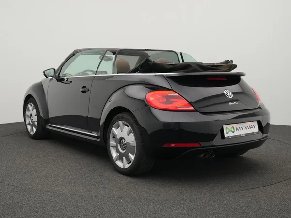 VOLKSWAGEN Beetle Cabriolet (2015) — foto 34 van 39