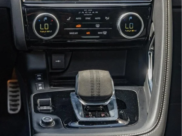 Jaguar E-PACE (2023) — foto 10 van 29