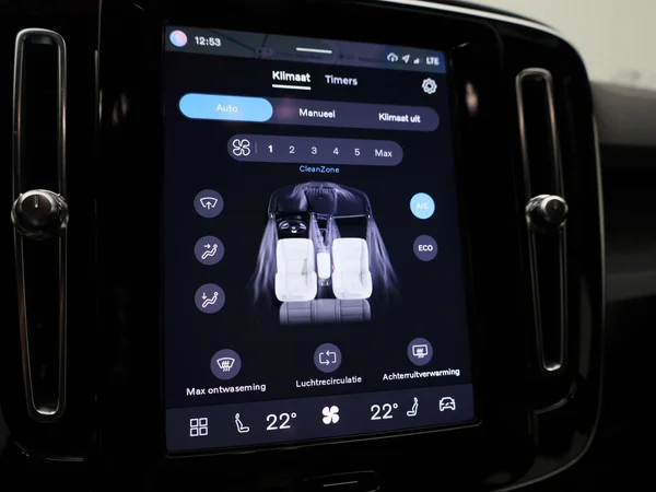 Volvo XC40 (2023) — foto 15 van 41