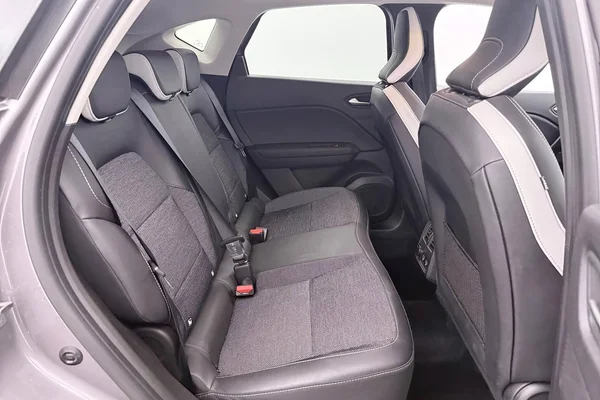 Renault Captur (2023) — foto 2 van 18