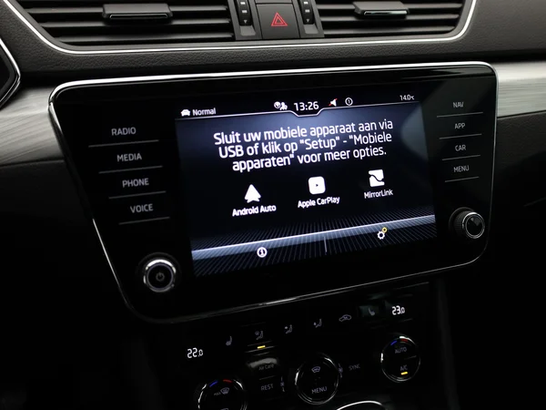 SKODA Superb Combi (2024) — foto 23 van 23