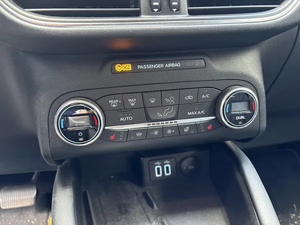 Ford Kuga (2021) — foto 9 van 20