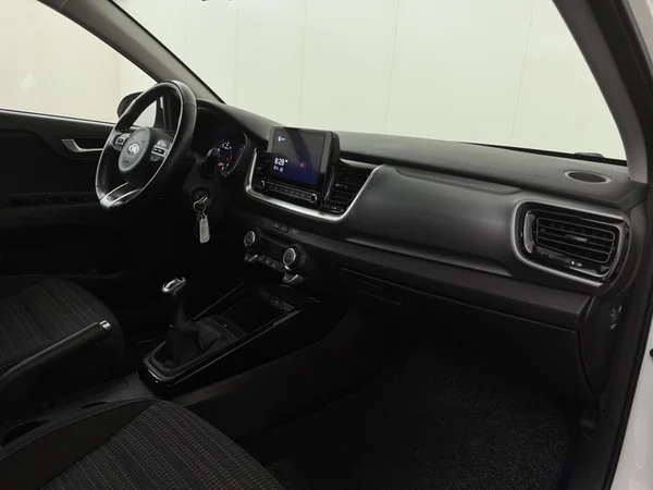 KIA Stonic (2021) — foto 3 van 25