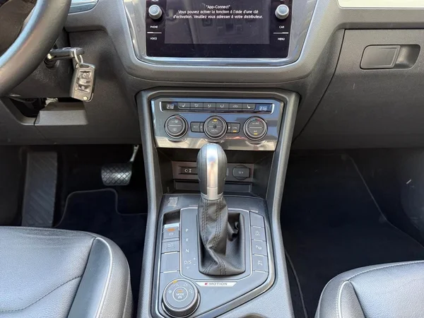 VOLKSWAGEN Tiguan (2018) — foto 4 van 18