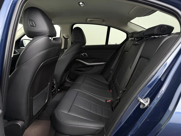 BMW 320 (2023) — foto 5 van 33