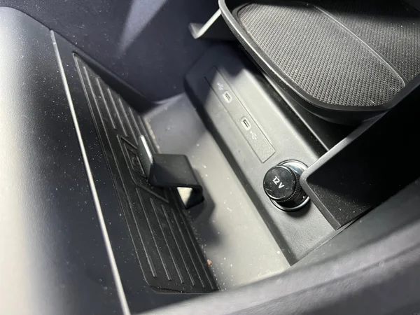 AUDI Q4 Sportback e-tron (2025) — foto 9 van 21