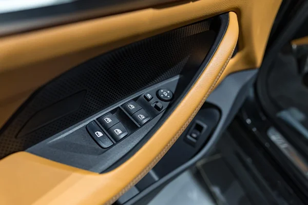 BMW 4 Reeks (2023) — foto 18 van 36