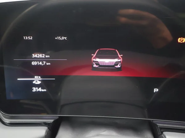 AUDI A6 Sportback e-tron (2025) — foto 9 van 37