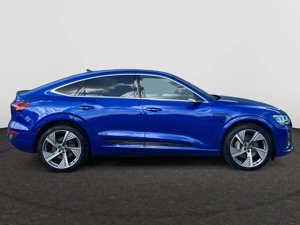 AUDI Q8 e-tron Sportback (2025) — foto 23 van 24