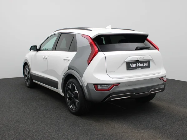Kia Niro (2024) — foto 12 van 49