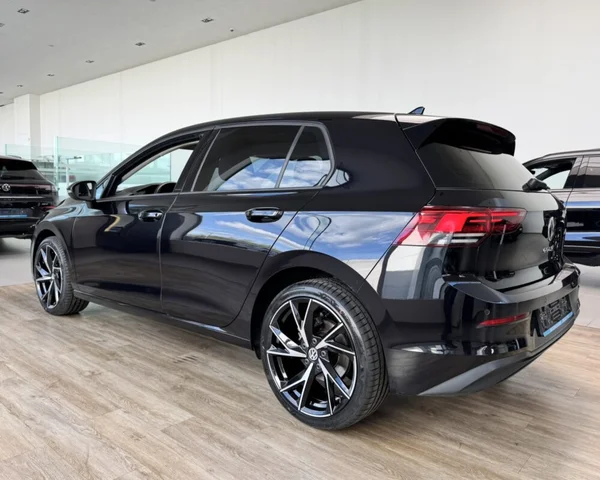 Volkswagen Golf (2021) — foto 30 van 30