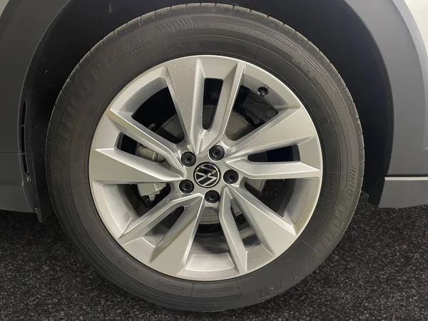 VOLKSWAGEN Taigo (2024) — foto 13 van 15