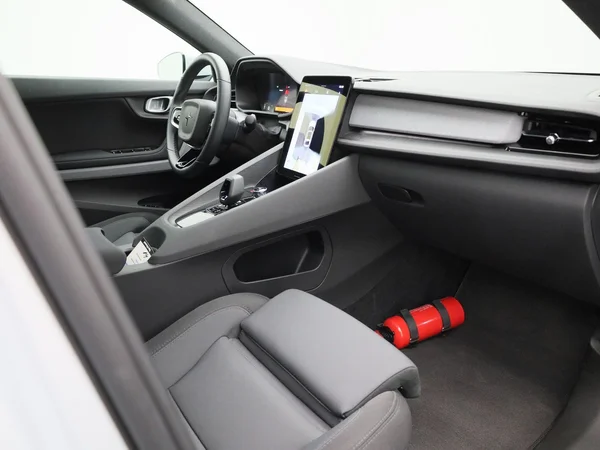 Polestar 2 (2022) — foto 30 van 40