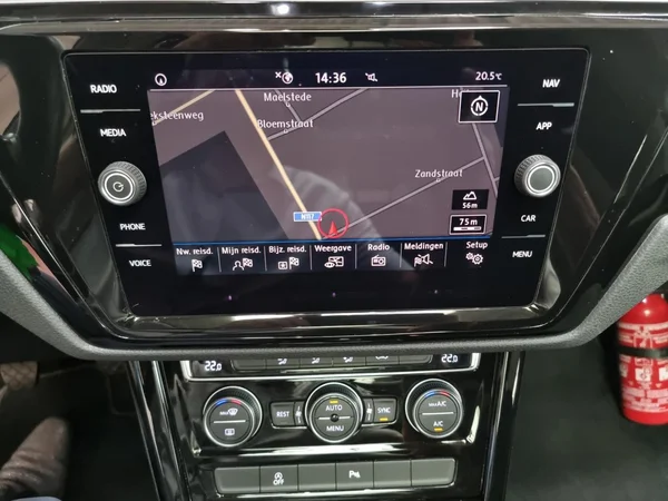 VOLKSWAGEN Touran (2019) — foto 6 van 23