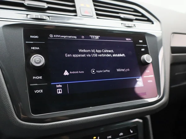 Volkswagen Tiguan (2021) — foto 18 van 41
