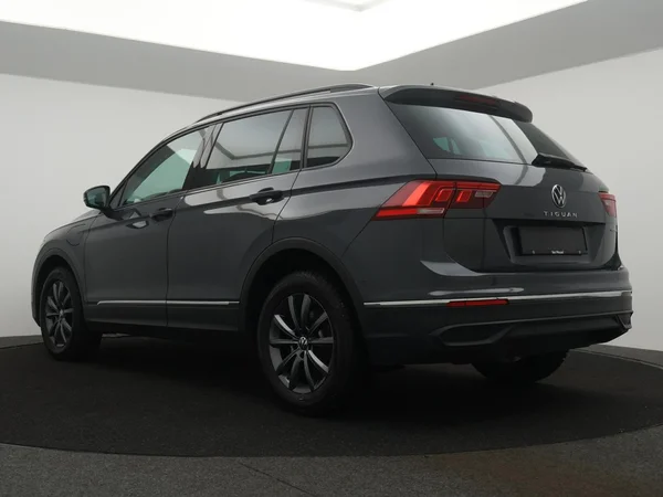 VOLKSWAGEN Tiguan eHybrid (PHEV) (2022) — foto 13 van 27