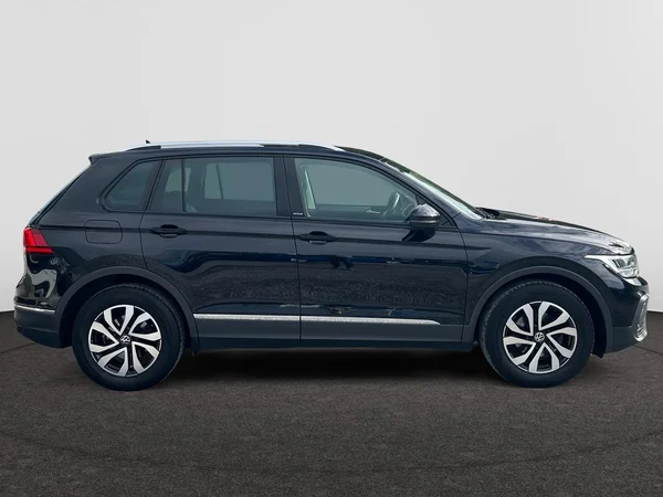 VOLKSWAGEN Tiguan (2022) — foto 9 van 18