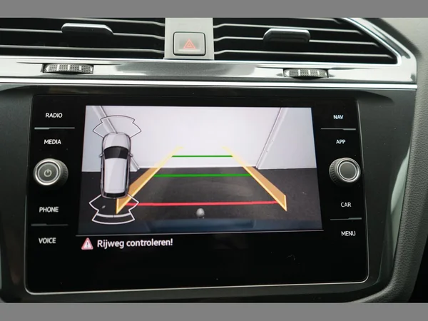 VOLKSWAGEN Tiguan (2021) — foto 20 van 28